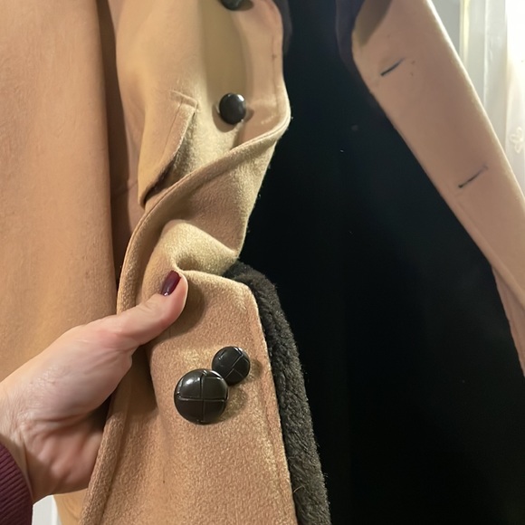 70’s Vintage ,tan, wool, faux fur lined coat size 44 reg - Picture 6 of 8